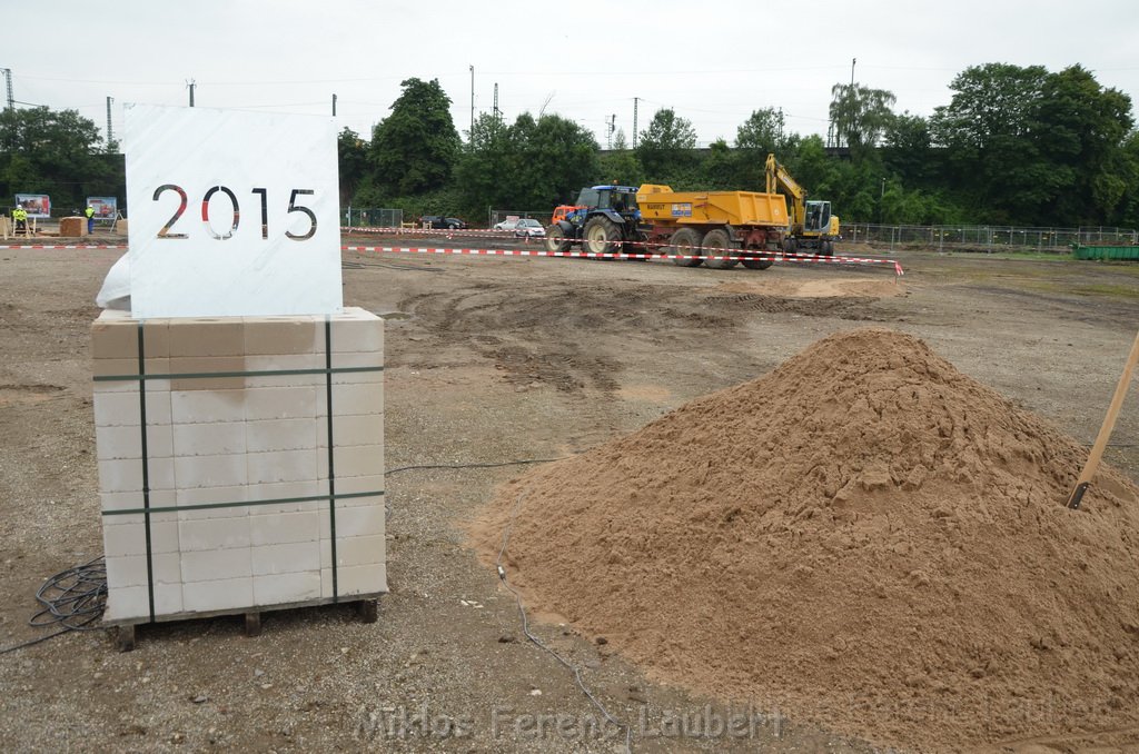 Erster Spatenstich Neues Feuerwehrzentrum Koeln Kalk Gummersbacherstr P014.JPG - Miklos Laubert